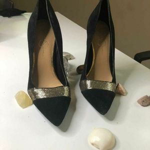 Black and Gold Jessica Simpson Pumps size 7